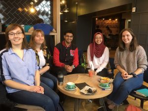 5 students meet to advise us on marketing